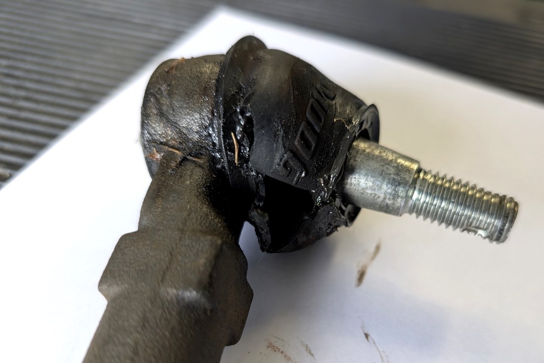 Mangled cracked rubber dust boot on Moog tie rod end C5 Corvette